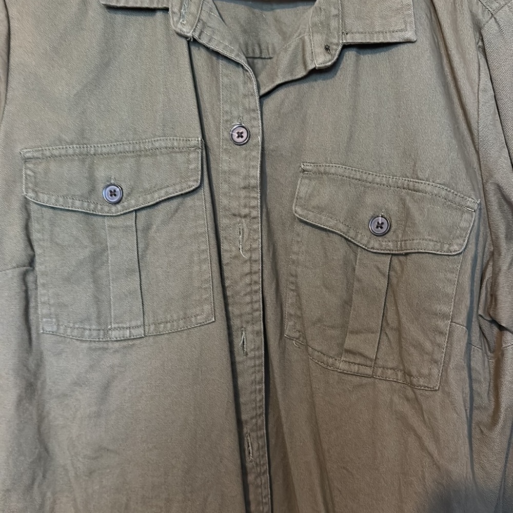 Button down - Picture 2 of 3